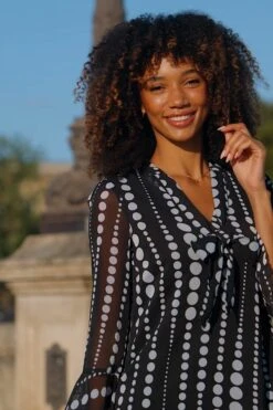 Black Geometric Spot Print Shift Dress -Sosandar Fashion Store 045318229d2bb3c93708a942ecb93ad07be2c046