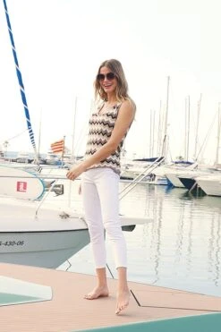 Neutral Metallic Chevron Print Knitted Vest Top -Sosandar Fashion Store 059916df84a63b5647d4fb907fd4d5c0da2f87c2