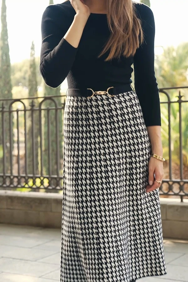 Black & White Houndstooth Print Two Part Knitted Midi Dress With Belt 6 Black & White Houndstooth Print Two Part Knitted Midi Dress With Belt - Image 4
