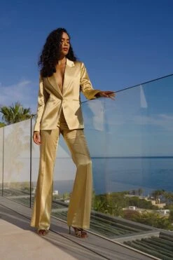 Gold Metallic Luxe Blazer 13 Gold Metallic Luxe Blazer -Sosandar Fashion Store 4df27f2971aada96019485ba7a9f2020d5e09b4f