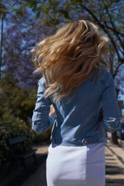 Light Wash Blue Denim Jacket 7 Light Wash Blue Denim Jacket -Sosandar Fashion Store 507332bc5f66dcbac8c8f09a80bbeb61e60faf4c 1