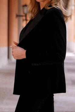 Black Luxury Velvet Tuxedo Blazer 17 Black Luxury Velvet Tuxedo Blazer -Sosandar Fashion Store 55eef56a43cd7c671e4da78ad1b8410b149daf7a