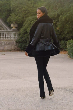 Black Faux Leather Coat With Faux Fur Trim 15 Black Faux Leather Coat With Faux Fur Trim -Sosandar Fashion Store 6c72aa144643a9e5413e1020bf5c313edd5a693d