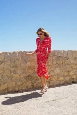 Red Spot Print Twist Front Ruched Sleeve Fit & Flare Dress -Sosandar Fashion Store 6d25834fac22395a9c9b43dd1ad9aa3da5675283