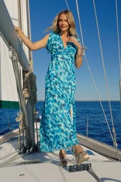 Ocean Blue Split Hem Maxi Dress -Sosandar Fashion Store 785200eabfc7ba7ec2052bb2b6c86f5316a7035d