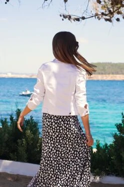 White Denim Jacket With Silver Button Detail 15 White Denim Jacket With Silver Button Detail -Sosandar Fashion Store 84a4d19d01de28ac31a67113389ead85028c393e