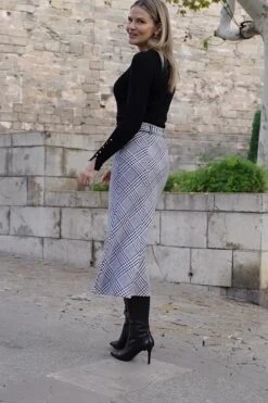 Black & White Houndstooth Print Belted Midi Skirt -Sosandar Fashion Store a86ae1b4dfd6c8ccbbc82cf258e86712d328c28c