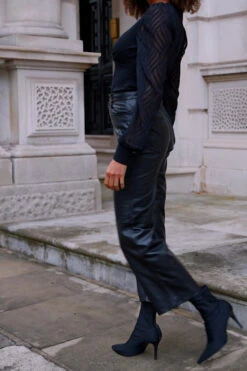 Black Leather Straight Leg Cropped Trousers -Sosandar Fashion Store b0b34434c1d822c7e58803039da0047bd0f86a76