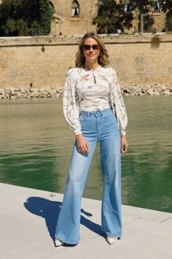 Light Wash Palazzo Jeans 15 Light Wash Palazzo Jeans -Sosandar Fashion Store b138968e585f33d5445e975a316b7877869ffc61