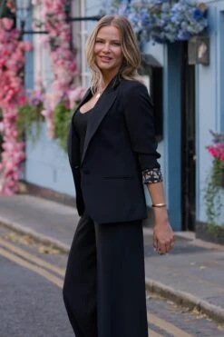 Black Tailored Blazer With Leopard Print Lining -Sosandar Fashion Store c1de43554ac0d462815d3e7a2d41f51644da04ae