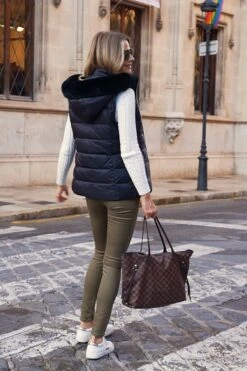 Black Faux Fur Trim Padded Gilet With Zip Pockets -Sosandar Fashion Store d95d4c0a44ed9f4b2a9ac4103b55676da1ba2835