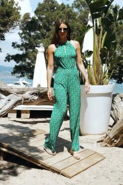 Green Chain Print Halter Neck Jumpsuit With Pockets 13 Green Chain Print Halter Neck Jumpsuit With Pockets -Sosandar Fashion Store d9f0fddb6923b536f9438befb74f7b2fdd5f3311
