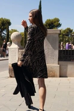 Natural Tiger Print Keyhole Detail Shift Jersey Dress 15 Natural Tiger Print Keyhole Detail Shift Jersey Dress -Sosandar Fashion Store dc5cdd2eb2b4dbd3e2dd9946b7b83fc2541ac976