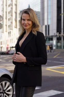 Petite Black Relaxed Fit Double Breasted Blazer -Sosandar Fashion Store f850b23468efbaa118372a108a1f5a77bc42e51e 1