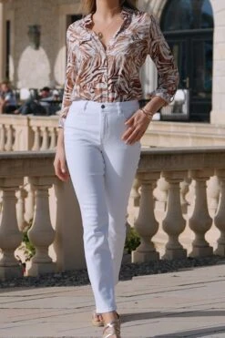 White Super Soft Slim Leg Jeans -Sosandar Fashion Store fcbd33ec71bfb0fce5838a468852b6102e865c12