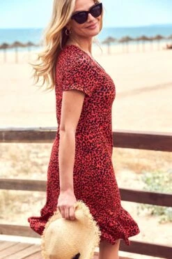 Coral & Black Leopard Print Relaxed Fit Jersey Dress -Sosandar Fashion Store s1 s21dj148 s20fp001bk 070c