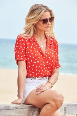 Red & White Spot Print Short Sleeve Relaxed Fit Shirt 13 Red & White Spot Print Short Sleeve Relaxed Fit Shirt -Sosandar Fashion Store s53 s21tw188rd 191