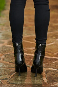 Black Patent Leather Shaped Heel Ankle Boot -Sosandar Fashion Store shot 14 s20ow022gy002 s20tk010bk0001 266