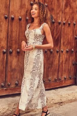 Coffee & Cream Animal Print Maxi Dress 18 Coffee & Cream Animal Print Maxi Dress -Sosandar Fashion Store web 2019 03 12 sosander cuba shot 13 071