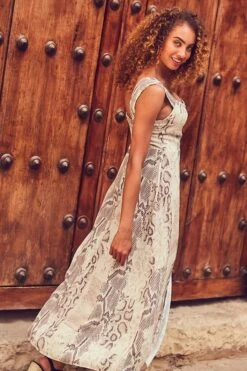 Coffee & Cream Animal Print Maxi Dress 19 Coffee & Cream Animal Print Maxi Dress -Sosandar Fashion Store web 2019 03 12 sosander cuba shot 13 080