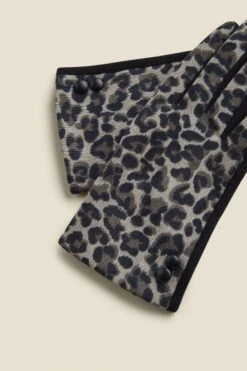 Oslo Leopard Print Gloves -Sosandar Fashion Store web a21ac12bkan c