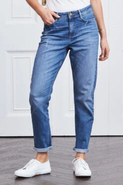 Mid Blue Relaxed Fit Boyfriend Jeans 12 Mid Blue Relaxed Fit Boyfriend Jeans -Sosandar Fashion Store web s17 s21bd017 s21fw010we 038