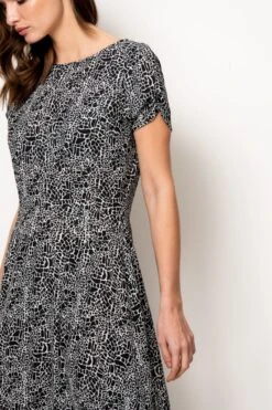 Black & White Animal Print Shift Dress 19 Black & White Animal Print Shift Dress -Sosandar Fashion Store web 01042029 sosander 571