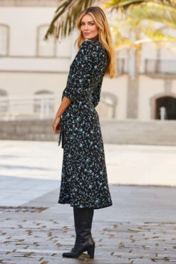Black & Blue Ditsy Floral Print Midi Shirt Dress 9 Black & Blue Ditsy Floral Print Midi Shirt Dress -Sosandar Fashion Store web 06 s22dw089blfl 073