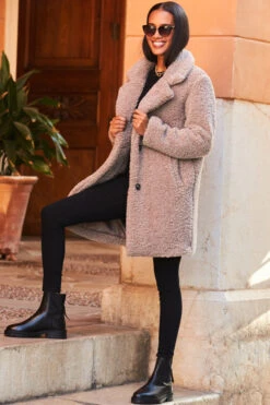 Black Chunky Sole Leather Chelsea Boot 17 Black Chunky Sole Leather Chelsea Boot -Sosandar Fashion Store web 19 a22ow005bn0003 183 1 2