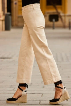 Ecru Cropped Wide Leg Jeans 12 Ecru Cropped Wide Leg Jeans -Sosandar Fashion Store web 2303 043 s23bd029eu0001 s22tj153bk0001 s23od005be0010 043 656