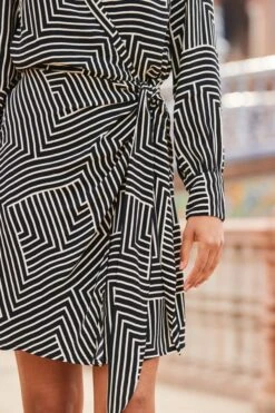 Black & White Geometric Print Wrap Dress -Sosandar Fashion Store web 2303 30 s23dw099bkge01 30 184