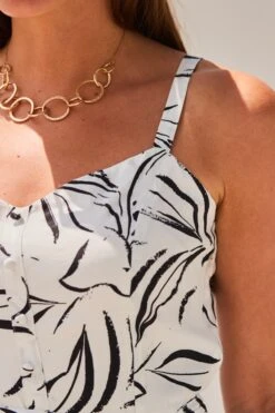 Ivory Floral Print Sweetheart Neckline Fit & Flare Dress 14 Ivory Floral Print Sweetheart Neckline Fit & Flare Dress -Sosandar Fashion Store web 2305 36 s23dw220ivfl01 36 466