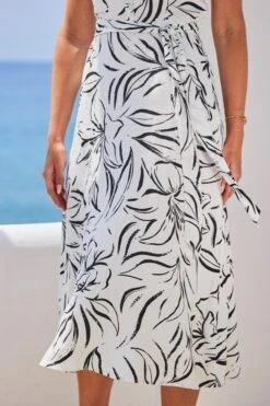 Ivory Floral Print Sweetheart Neckline Fit & Flare Dress 15 Ivory Floral Print Sweetheart Neckline Fit & Flare Dress -Sosandar Fashion Store web 2305 36 s23dw220ivfl01 36 473