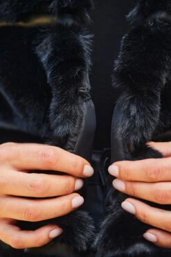 Black Luxe Faux Fur Gilet 16 Black Luxe Faux Fur Gilet -Sosandar Fashion Store web 2309 11 a23ow020bk0001 a19tk090bk0001 s21bd014bk0001 11 288