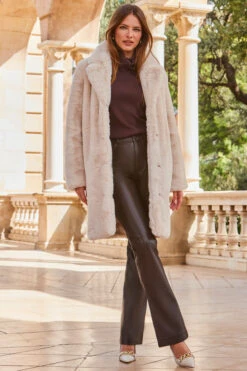 Cream Luxury Faux Fur Coat -Sosandar Fashion Store web 2309 92 a23ow023nl0001 92 081