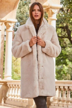 Cream Luxury Faux Fur Coat -Sosandar Fashion Store web 2309 92 a23ow023nl0001 92 121