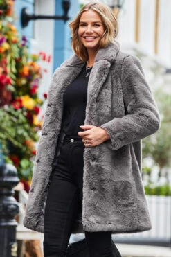 Grey Luxe Faux Fur Coat 13 Grey Luxe Faux Fur Coat -Sosandar Fashion Store web 2310 07 a23ow023gy0014 07 076 rt