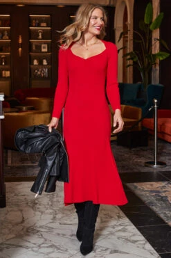 Red Sweetheart Neckline Fit & Flare Midi Dress 10 Red Sweetheart Neckline Fit & Flare Midi Dress -Sosandar Fashion Store web 2310 24 a23dk130rd0017 24 054