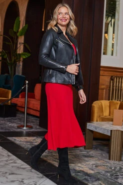 Red Sweetheart Neckline Fit & Flare Midi Dress 12 Red Sweetheart Neckline Fit & Flare Midi Dress -Sosandar Fashion Store web 2310 24 a23dk130rd0017 24 101