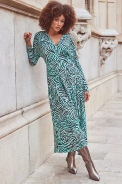 Green Zebra Print Pleated Wrap Front Dress 12 Green Zebra Print Pleated Wrap Front Dress -Sosandar Fashion Store web 2311 04 s24dj015gran01 04 101