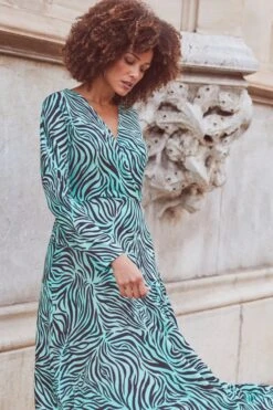 Green Zebra Print Pleated Wrap Front Dress 11 Green Zebra Print Pleated Wrap Front Dress -Sosandar Fashion Store web 2311 04 s24dj015gran01 04 113