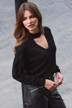 Black Keyhole Detail Fine Knit Jumper 9 Black Keyhole Detail Fine Knit Jumper -Sosandar Fashion Store web 2311 81 s24tk702bk0001 a23bl006bk0001 81 061