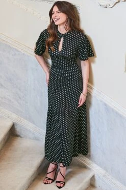 Black & Green Spot Print Keyhole Detail Jersey Dress 10 Black & Green Spot Print Keyhole Detail Jersey Dress -Sosandar Fashion Store web 2402 119 s24dj065bksp01 119 031