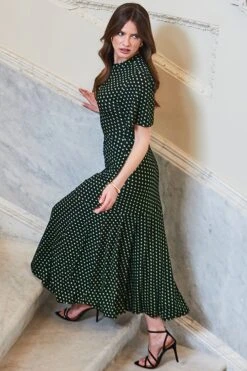 Black & Green Spot Print Keyhole Detail Jersey Dress 12 Black & Green Spot Print Keyhole Detail Jersey Dress -Sosandar Fashion Store web 2402 119 s24dj065bksp01 119 046