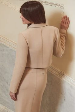 Petite Stone Cropped Tailored Blazer -Sosandar Fashion Store web 2402 62 a23sw028eu0001 s24ow023eu0 007 3