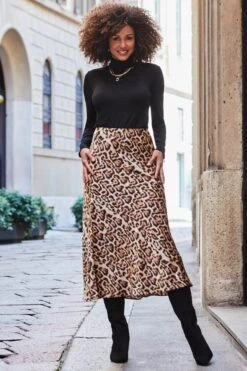 Leopard Print Satin Skirt -Sosandar Fashion Store web 2408 139 a24sw014bran01 139 101