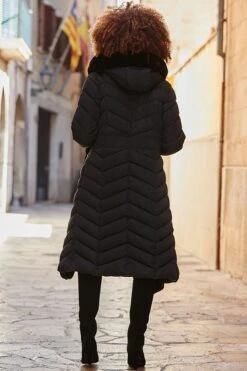 Black Faux Fur Edge Detail Padded Coat -Sosandar Fashion Store web 2410 32 a24ow089bk0001 a20tk001bk0001 s22bp001bk0001 32 088