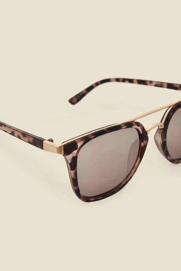 Tortoise Shell Mirrored Lens Sunglasses 6 Tortoise Shell Mirrored Lens Sunglasses - Image 4