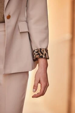 Petite Natural Leopard Print Lining Blazer -Sosandar Fashion Store web 2502 85 s25bw011nl0003 s25ow022nl0003 85 242 1