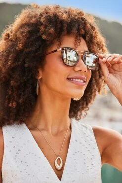 Gold Statement Pendant Necklace 7 Gold Statement Pendant Necklace -Sosandar Fashion Store web 2503 10 setow020we0001 s25bd008be0010 10 145 1 1